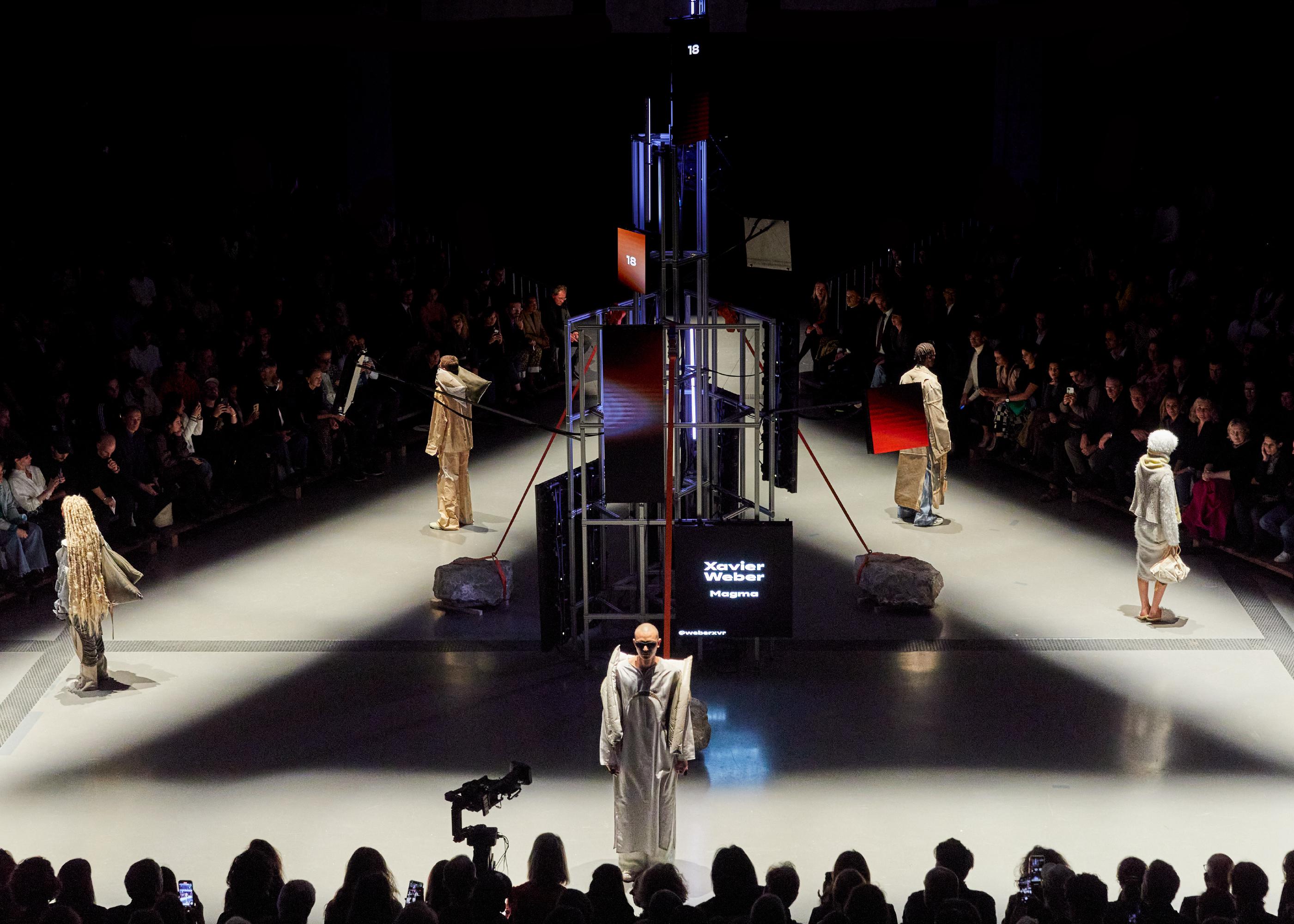 https://scenesdenuit.ch/media/pages/home/83b00a7aea-1700819041/head-geneve-department-of-interior-architecture-digital-totem-head-geneve-fashion-show-2.jpg loading=